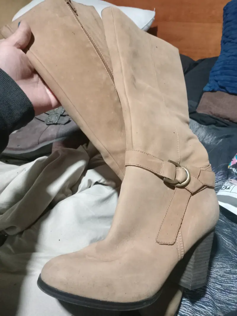 Botas altas beige con hebilla marca aldo número 39 - 1