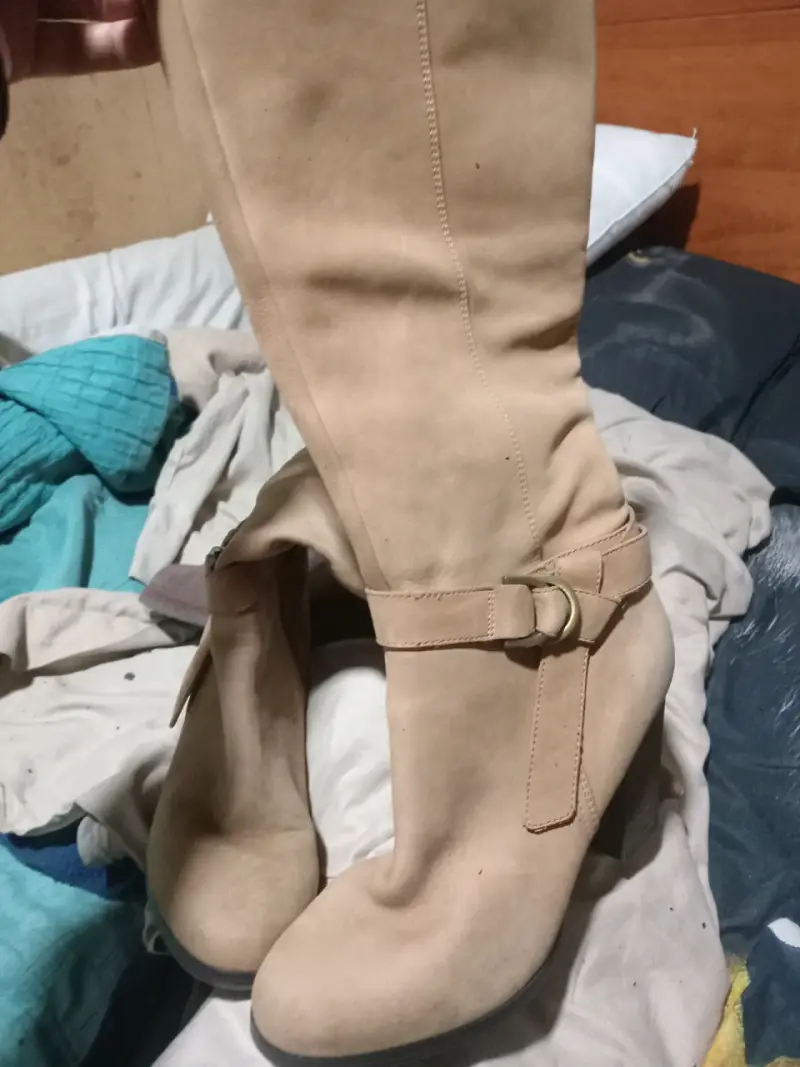 Botas altas beige con hebilla marca aldo número 39 - 2