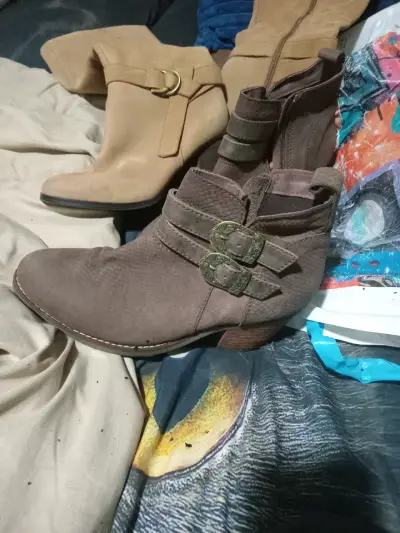 Botas altas beige con hebilla marca aldo número 39 - miniatura 3