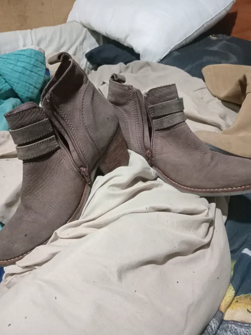 Botas altas beige con hebilla marca aldo número 39 - 4