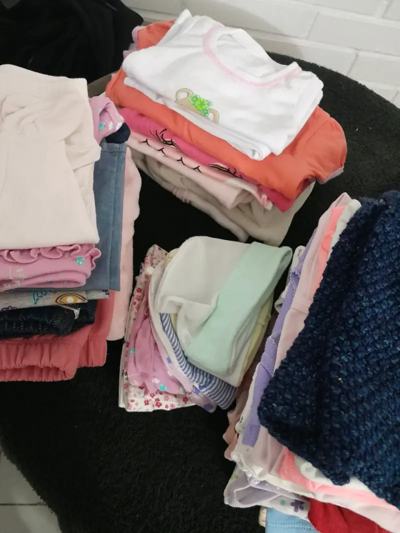 Ropa de bebé variada