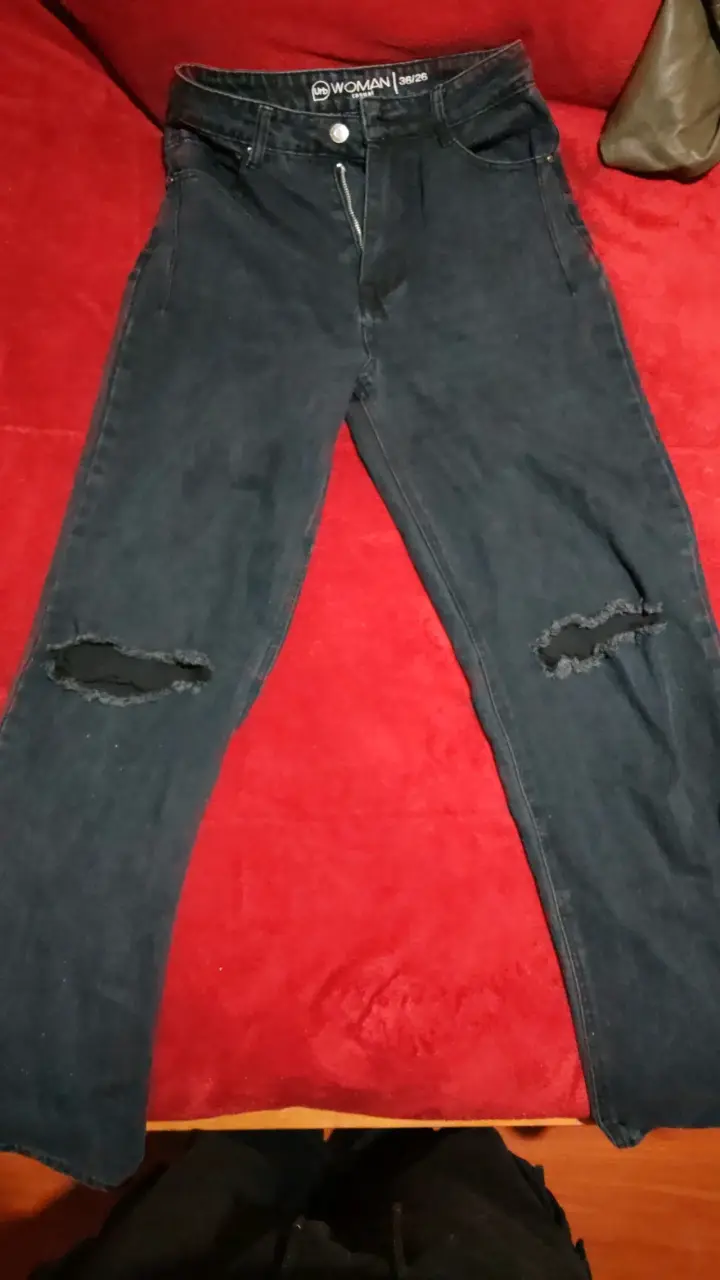 Jeans negros con roturas