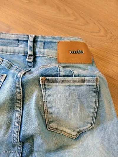 Jeans claros desgastados - miniatura 3