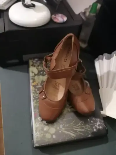 Zapatos de cuero marrones - miniatura 1