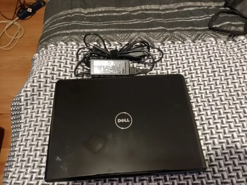 Notebook Dell con cargador - 2