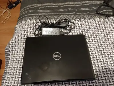 Notebook Dell con cargador - miniatura 2