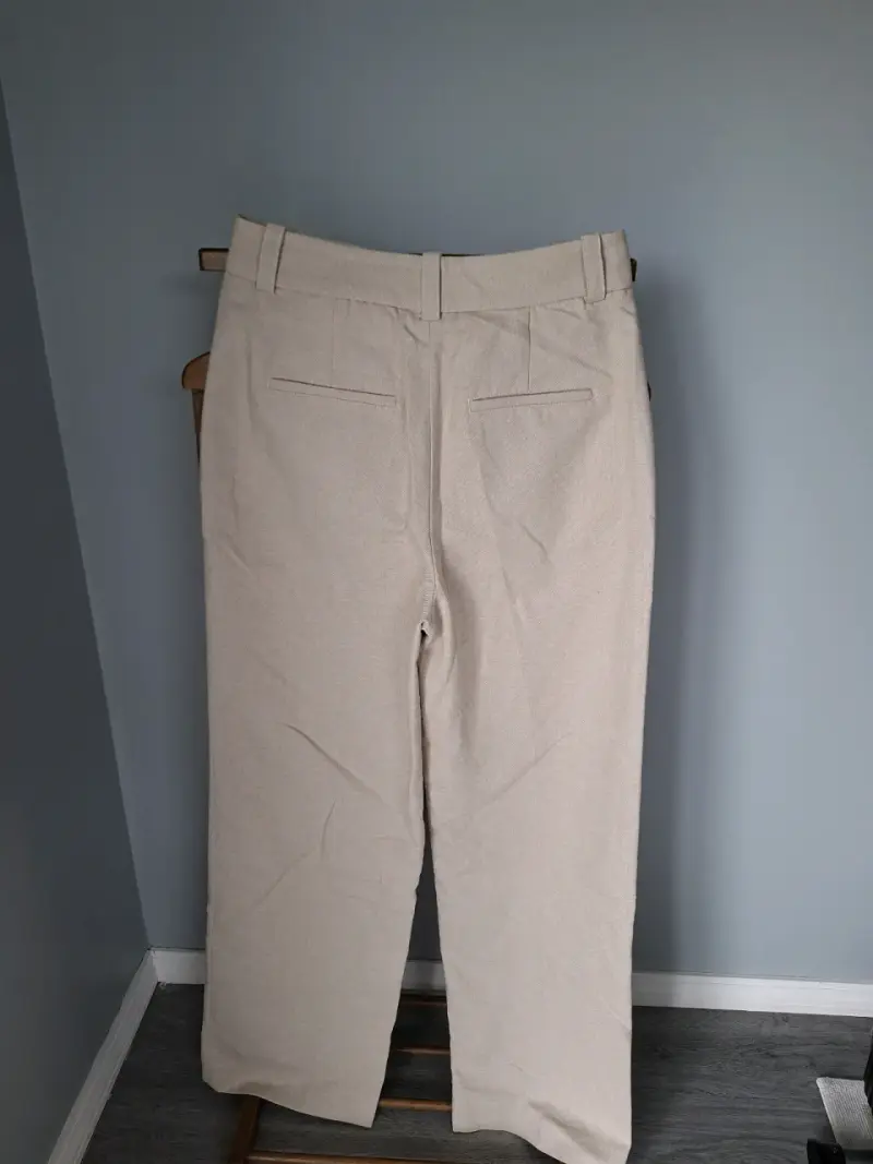 Pantalones beige clásicos - 2