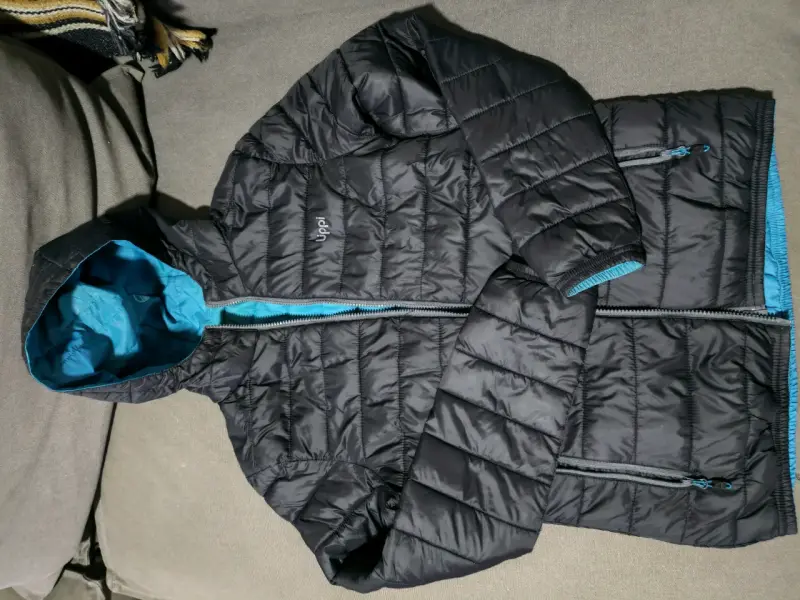 Chaqueta azul con capucha - 2