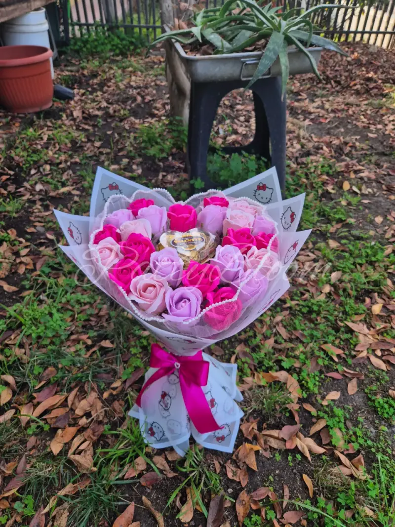 Ramo de 24 rosas y chocolates - 1