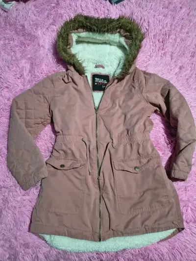 Parka rosada con capucha - miniatura 1