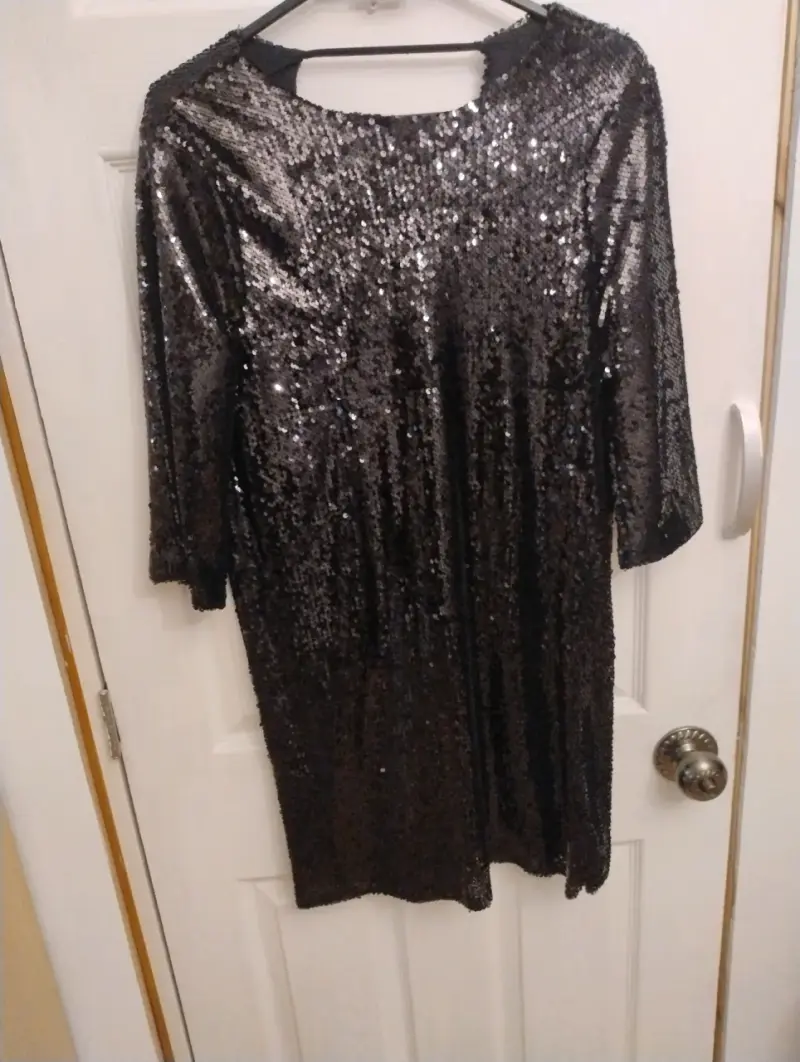 Vestido negro con lentejuelas - 1