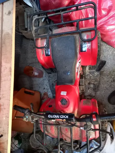 Cuatrimoto roja KXD Moto usada - miniatura 1