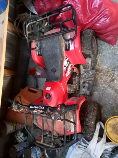 Cuatrimoto roja KXD Moto usada - miniatura 2