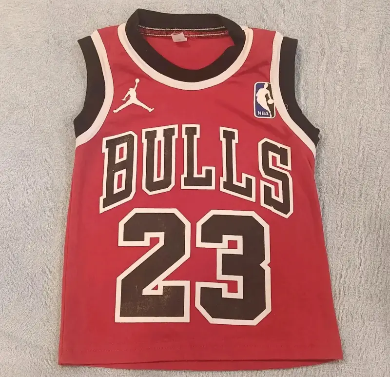 Polera deportiva Bulls roja