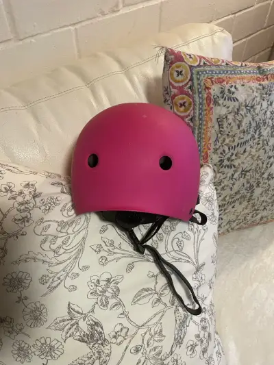 Casco de bicicleta rosado - miniatura 2