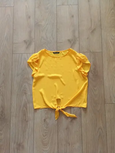 Polera amarilla con nudo - miniatura 1