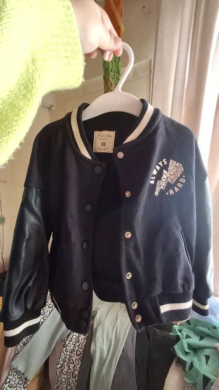 Chaqueta bomber para niña negra