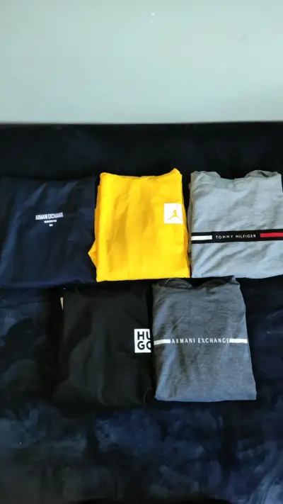 Poleras y polerones de marca - miniatura 1