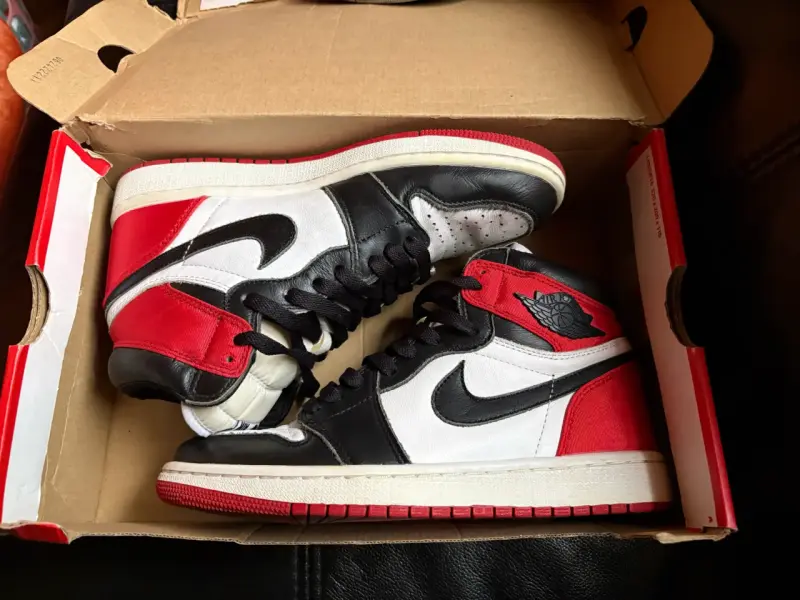 Jordan 1 high rojas con negro