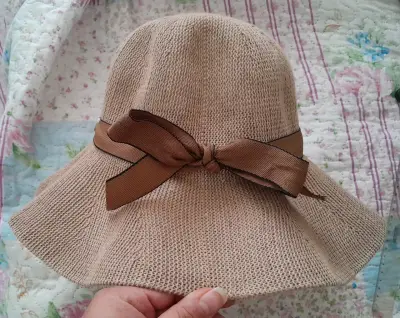 Sombrero beige con lazo - miniatura 1