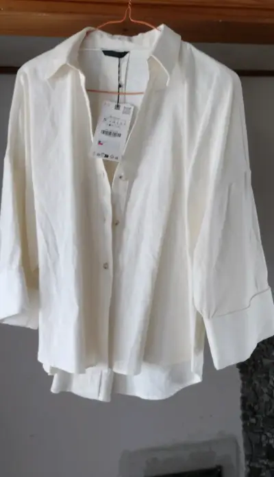 Camisa blanca de lino nueva - miniatura 1
