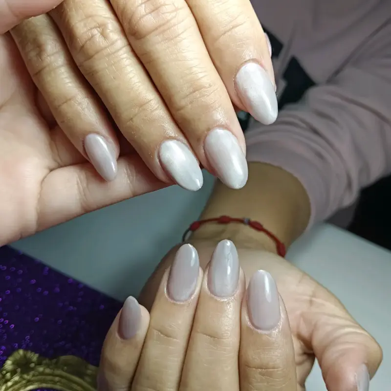 Servicio de manicura con esmalte perlado - 2