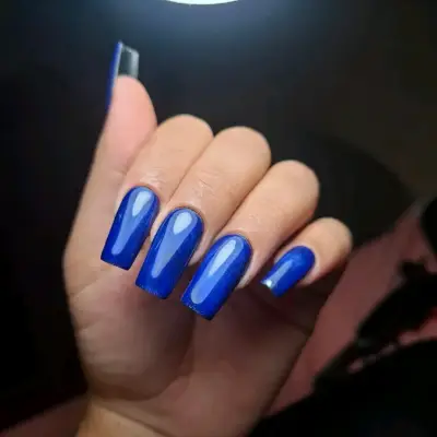 Servicio de manicura con esmalte perlado - miniatura 4