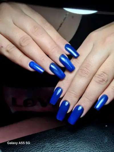 Servicio de manicura con esmalte perlado - miniatura 5