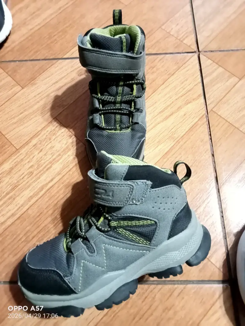 Bototos infantiles gris y verde
