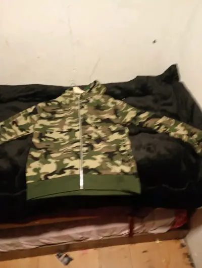Polerón camuflaje con cierre - miniatura 1