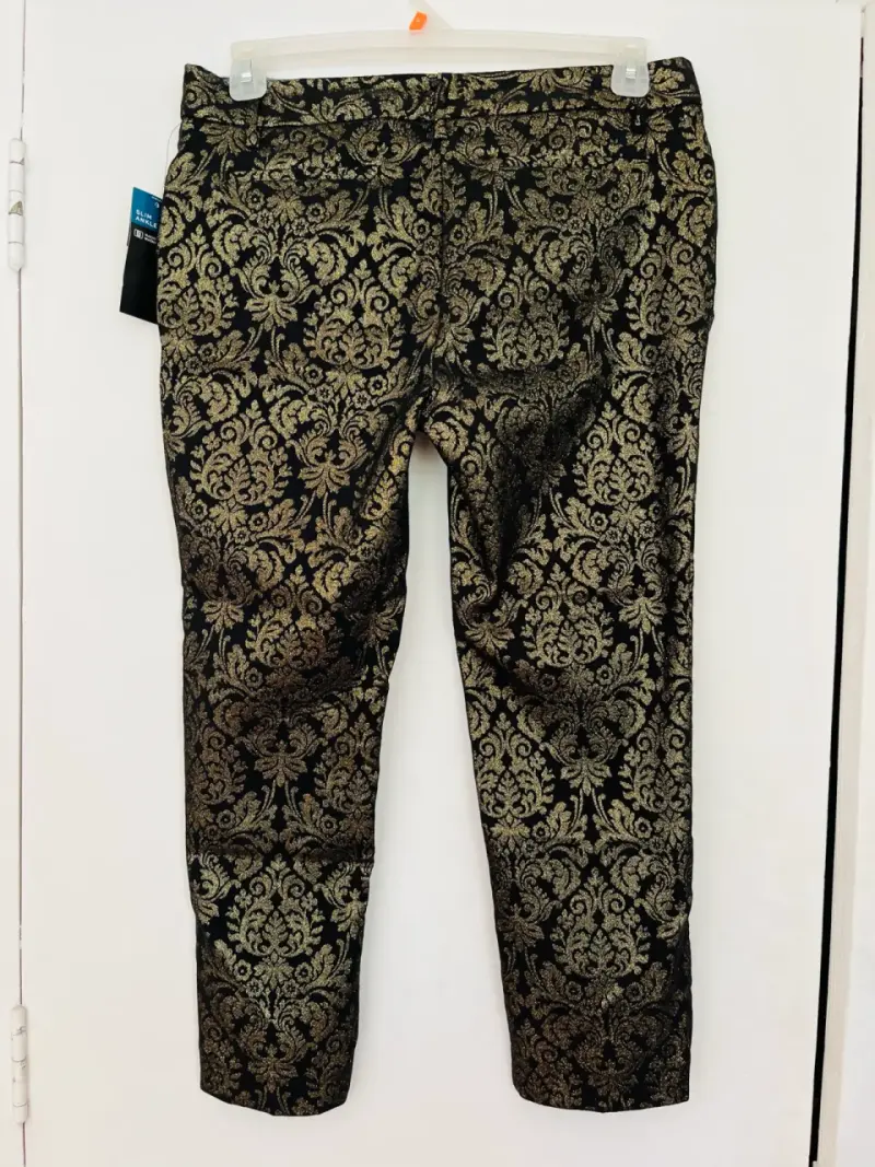 Pantalón estampado negro y dorado - 2