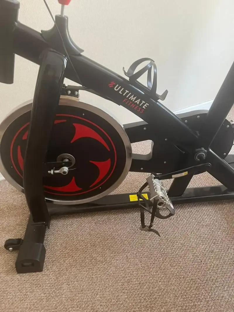 Bicicleta estática Ultimate Fitness - 1