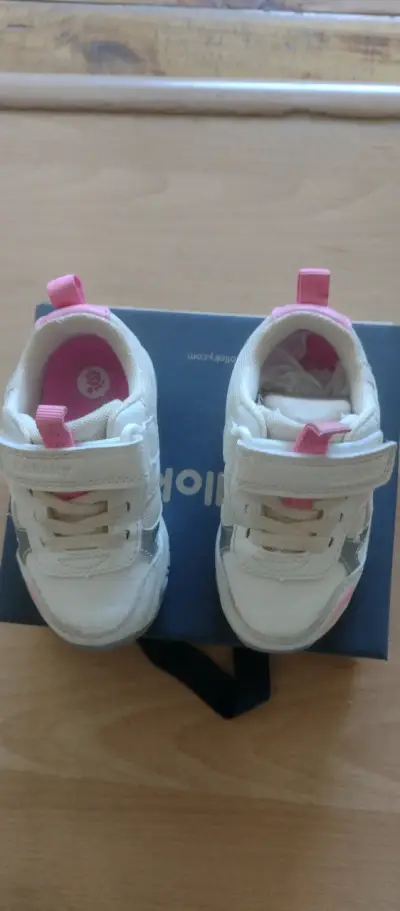 Zapatillas de bebé blancas y rosas - miniatura 1