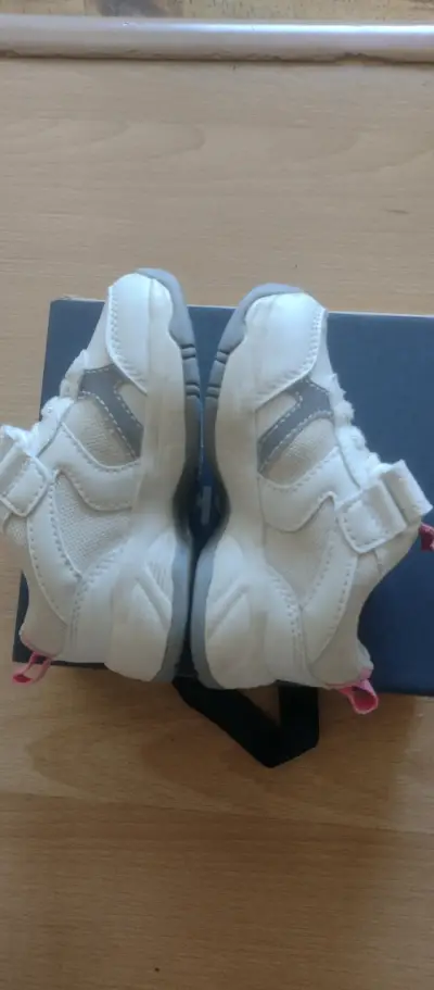 Zapatillas de bebé blancas y rosas - miniatura 4