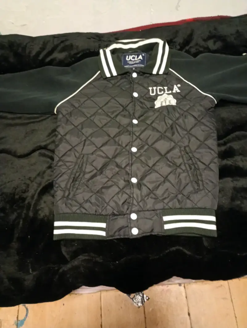 Chaqueta negra acolchada UCLA - 2