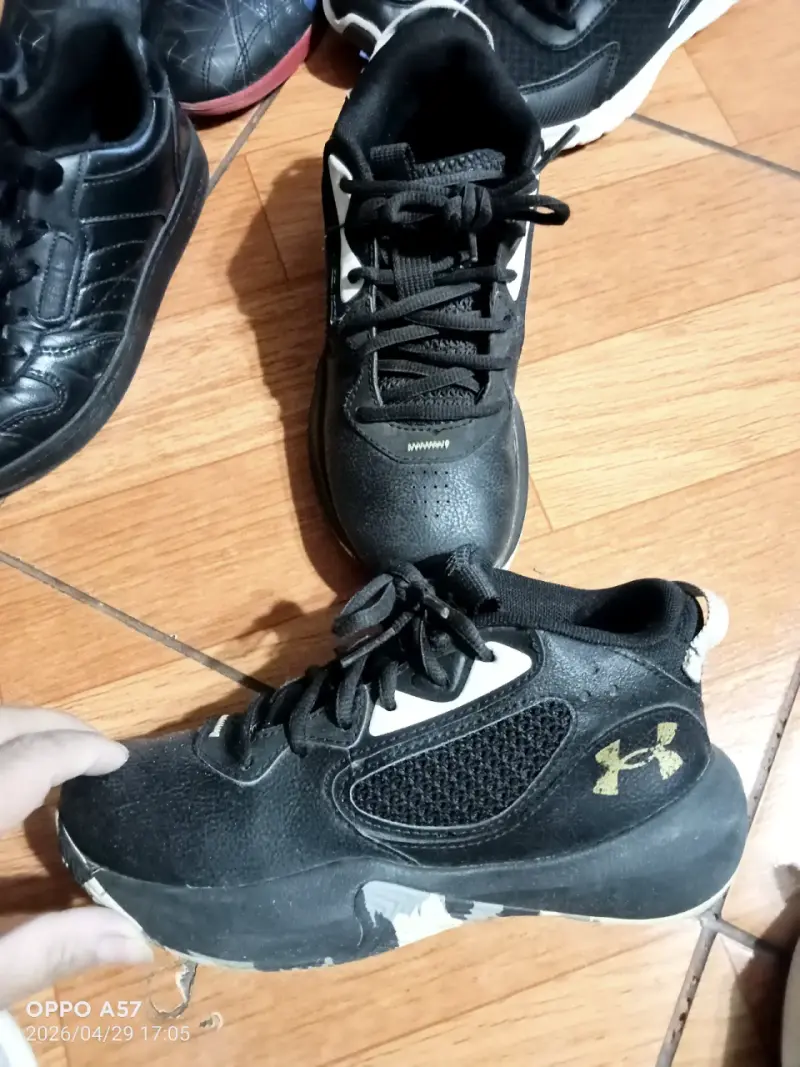 Zapatillas deportivas negras usadas