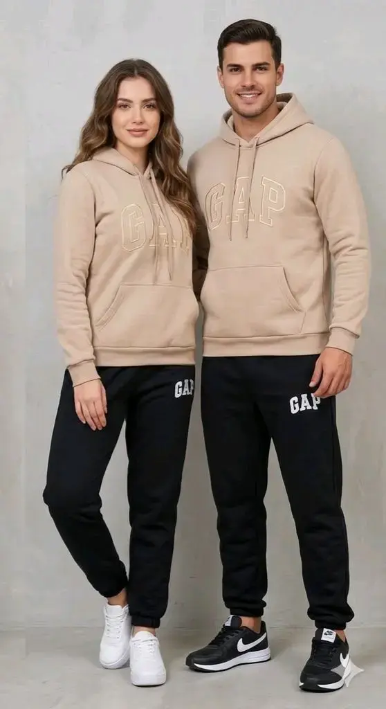 Buzo GAP beige para pareja - 1