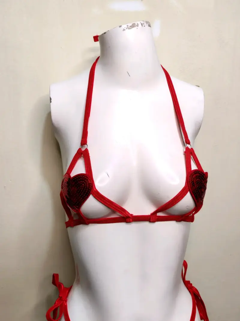 Conjunto lencería roja con corazones - 2
