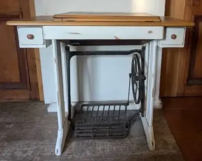 Mesa de costura vintage - miniatura 1