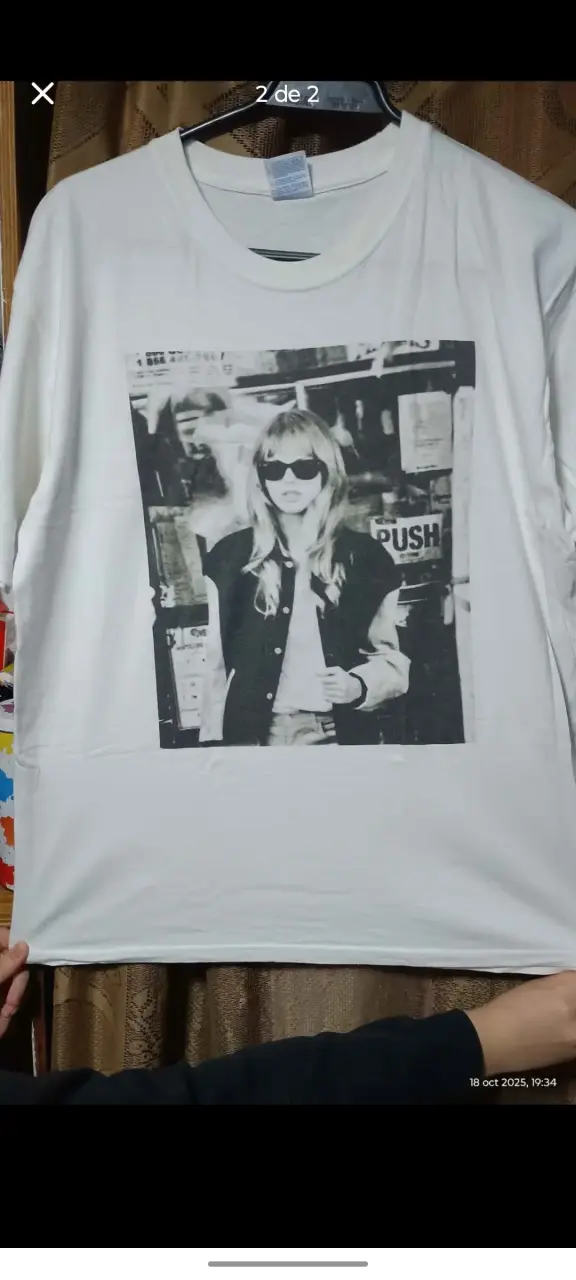 Polera blanca con estampado Taylor Swift - 2