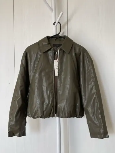 Chaqueta verde estilo cuero - miniatura 1