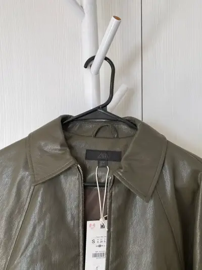 Chaqueta verde estilo cuero - miniatura 2