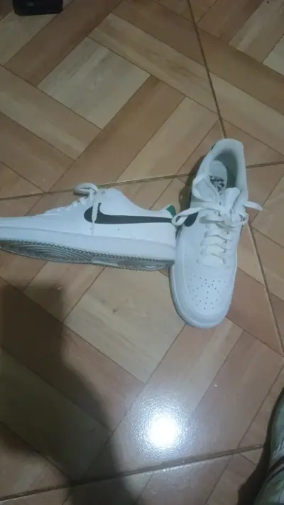 Zapatillas deportivas blancas - miniatura 1