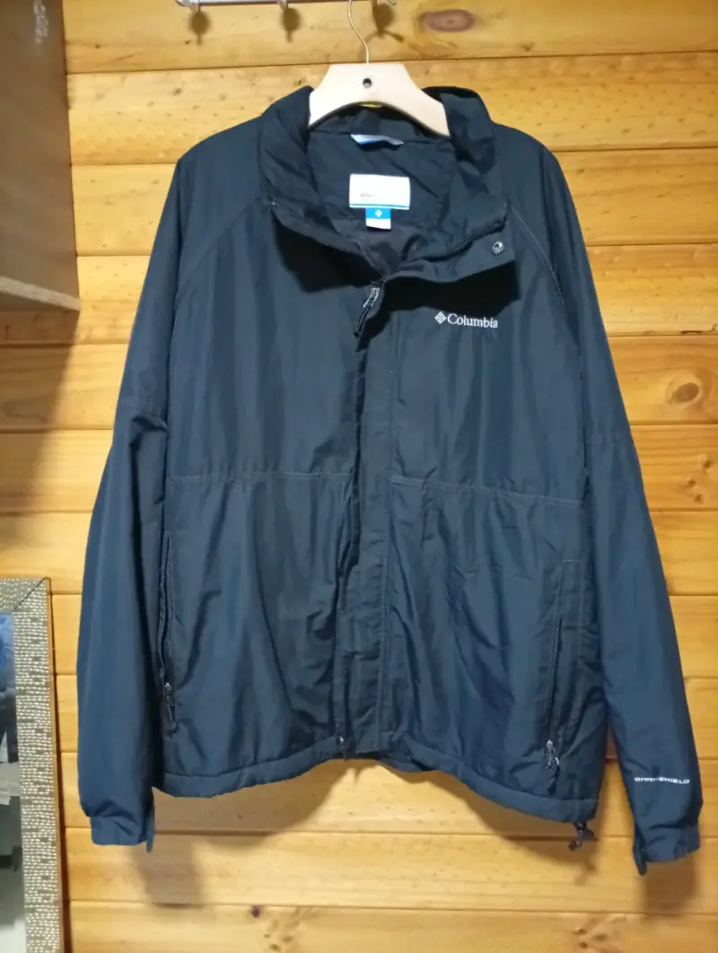 Chaqueta Columbia negra impermeable - 1