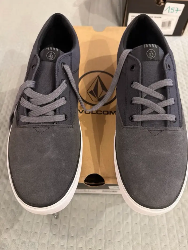 Zapatillas Volcom grises nuevas 44 - 1