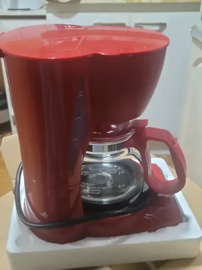 Cafetera Oster para 4 tazas – Color rojo - miniatura 2