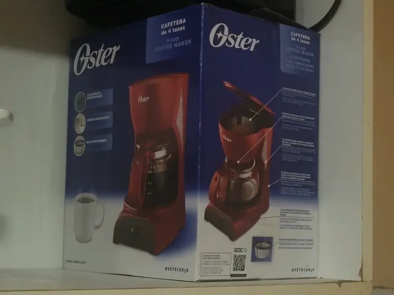 Cafetera Oster para 4 tazas – Color rojo - 5