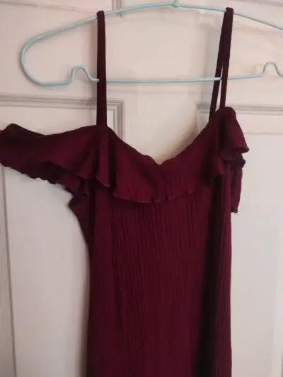 Vestido burdeo con vuelos - miniatura 1
