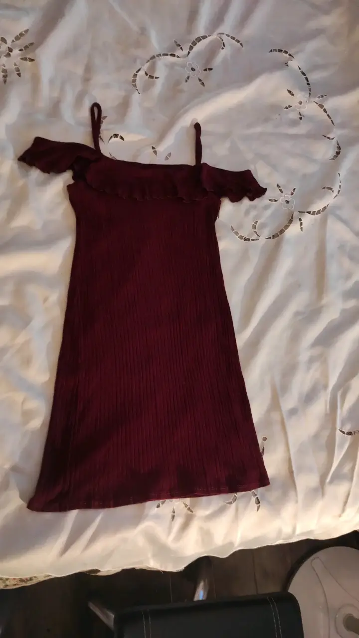 Vestido burdeo con vuelos - 2