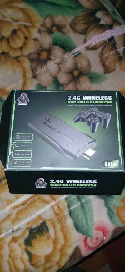 Consola Game Stick con controles - miniatura 1